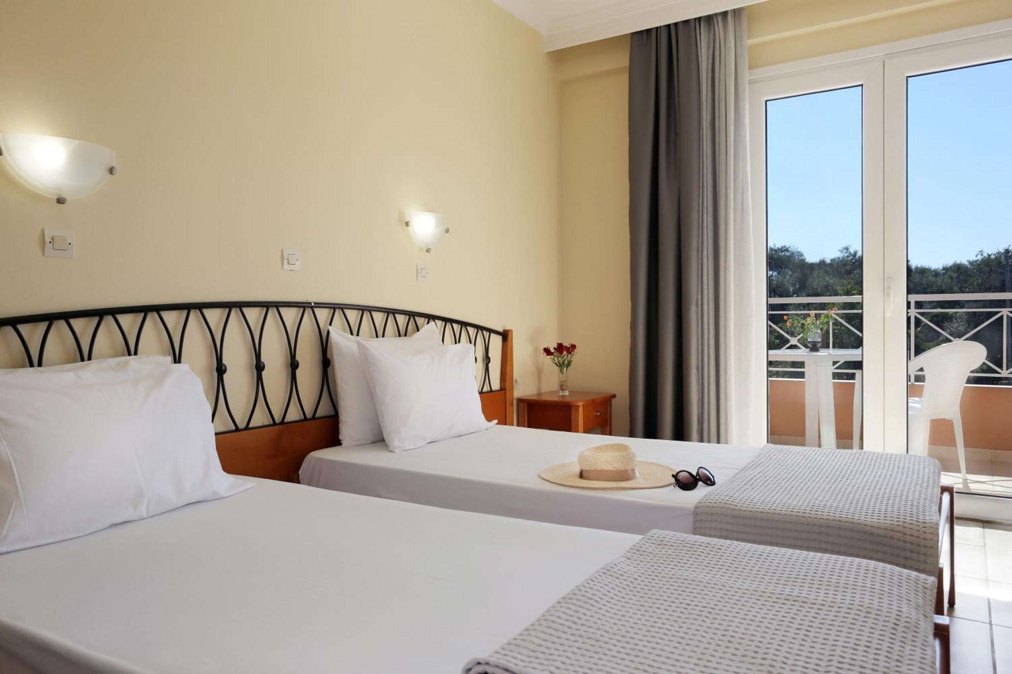 Kavos Plaza Hotel 외부 사진