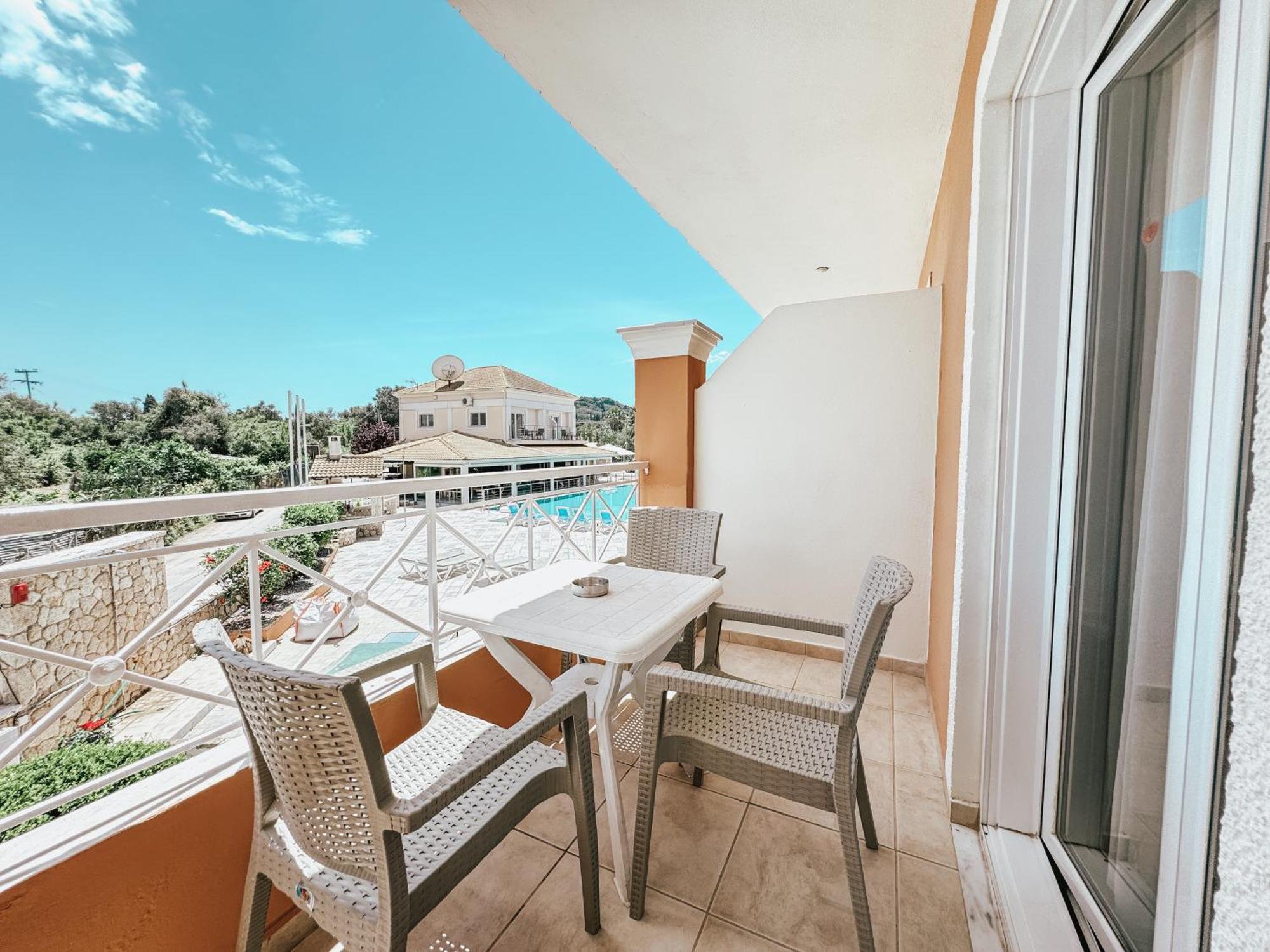 Kavos Plaza Hotel 외부 사진